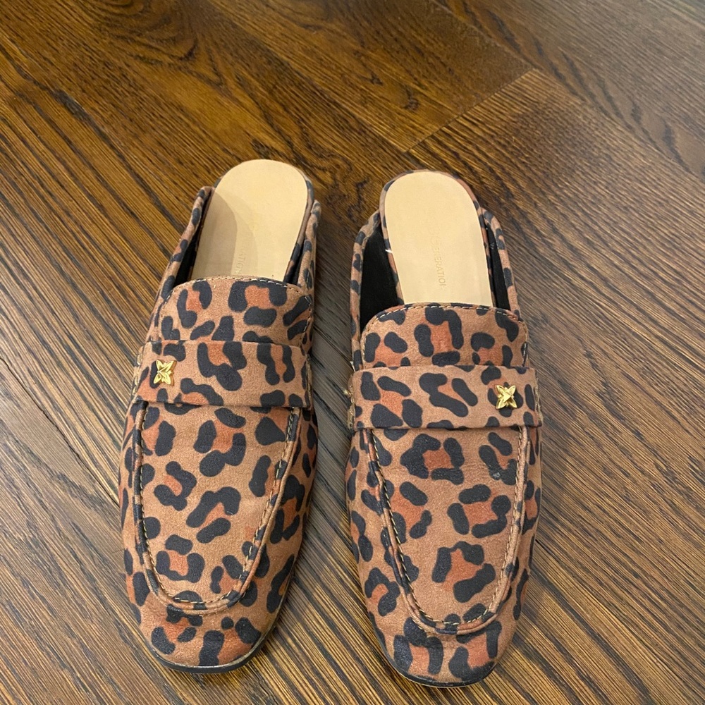 BCBG generation leopard mules